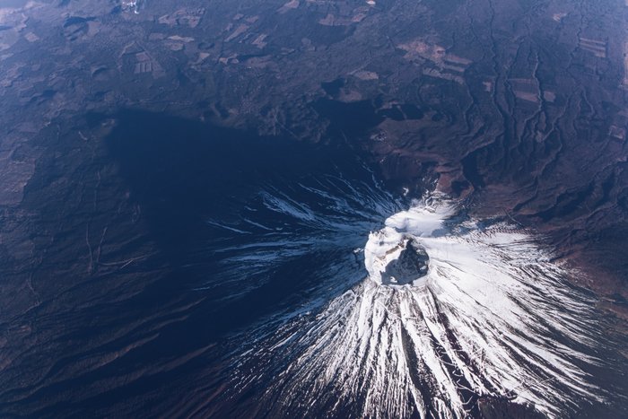 Crown of Snow, Heart of Earth