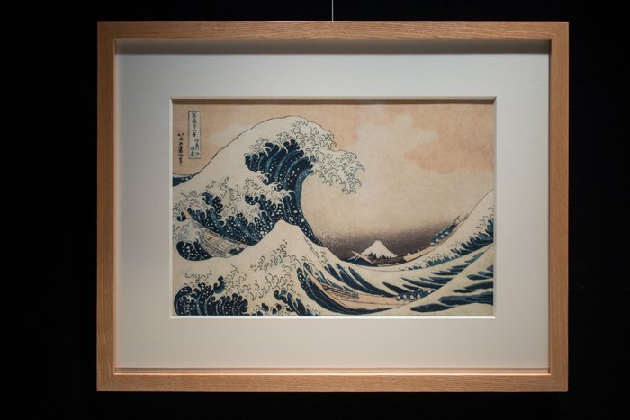 Cresting Tide: The Wave's Embrace